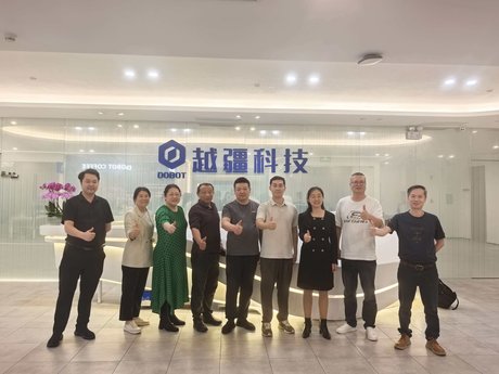 同心共育产教融合合影