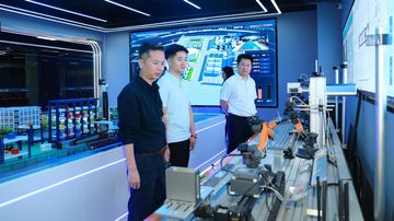赖校亲自指导工作